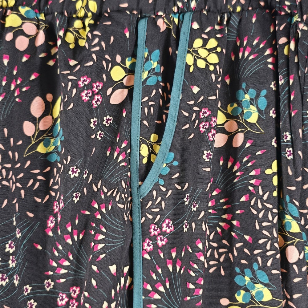 Lulus Women's Size M Bkack Floral Bloom Print Satin Straight -Leg Pants - Picture 4 of 10